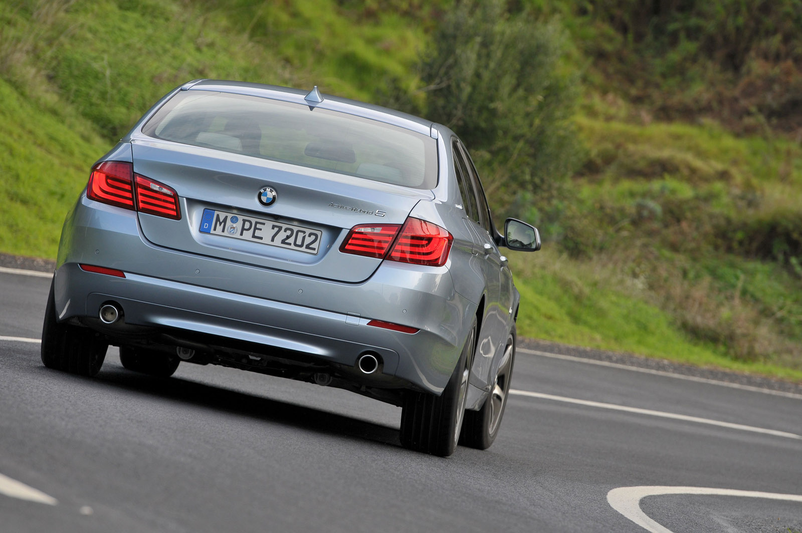 http://4.bp.blogspot.com/-l4AeLMGnjTE/T-PFS5IFNoI/AAAAAAAAD7g/-UMfNDLNiaQ/s1600/BMW+ActiveHybrid+5+Hd+Wallpapers+2013_7.jpg