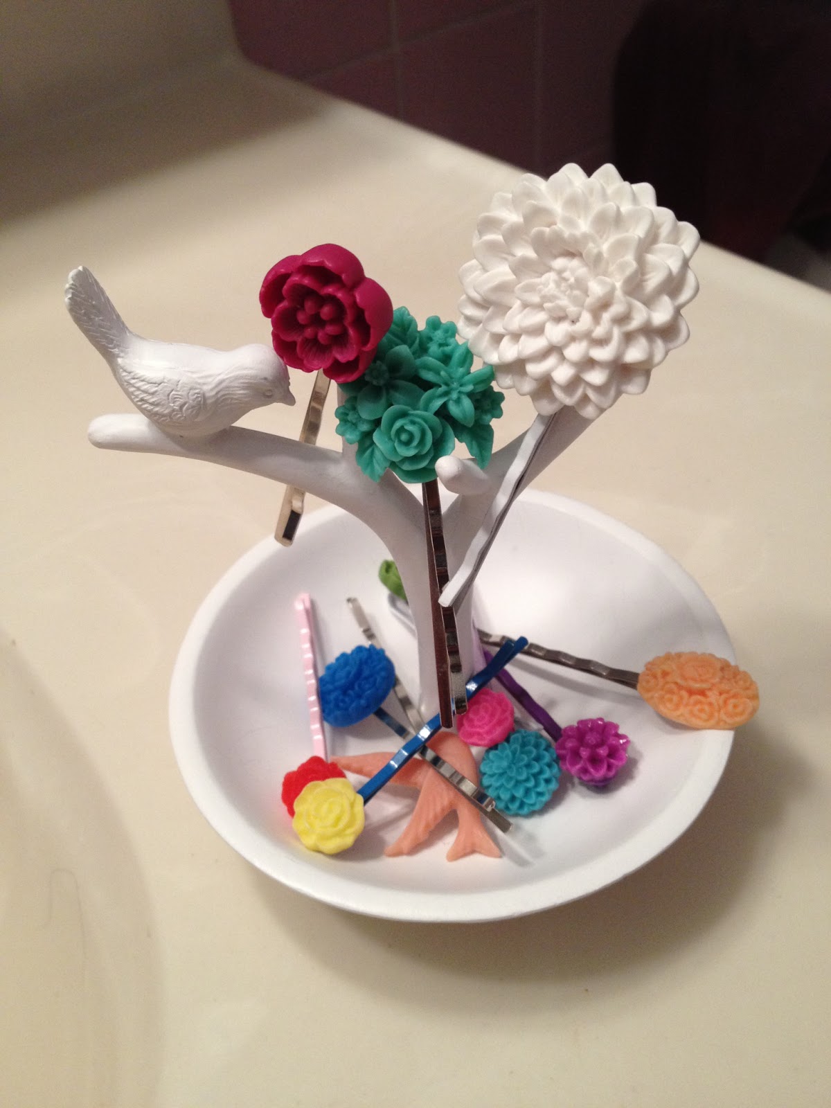 Fashion style How to flower wear bobby pins for lady Fashion week How to flower wear bobby pins for woman