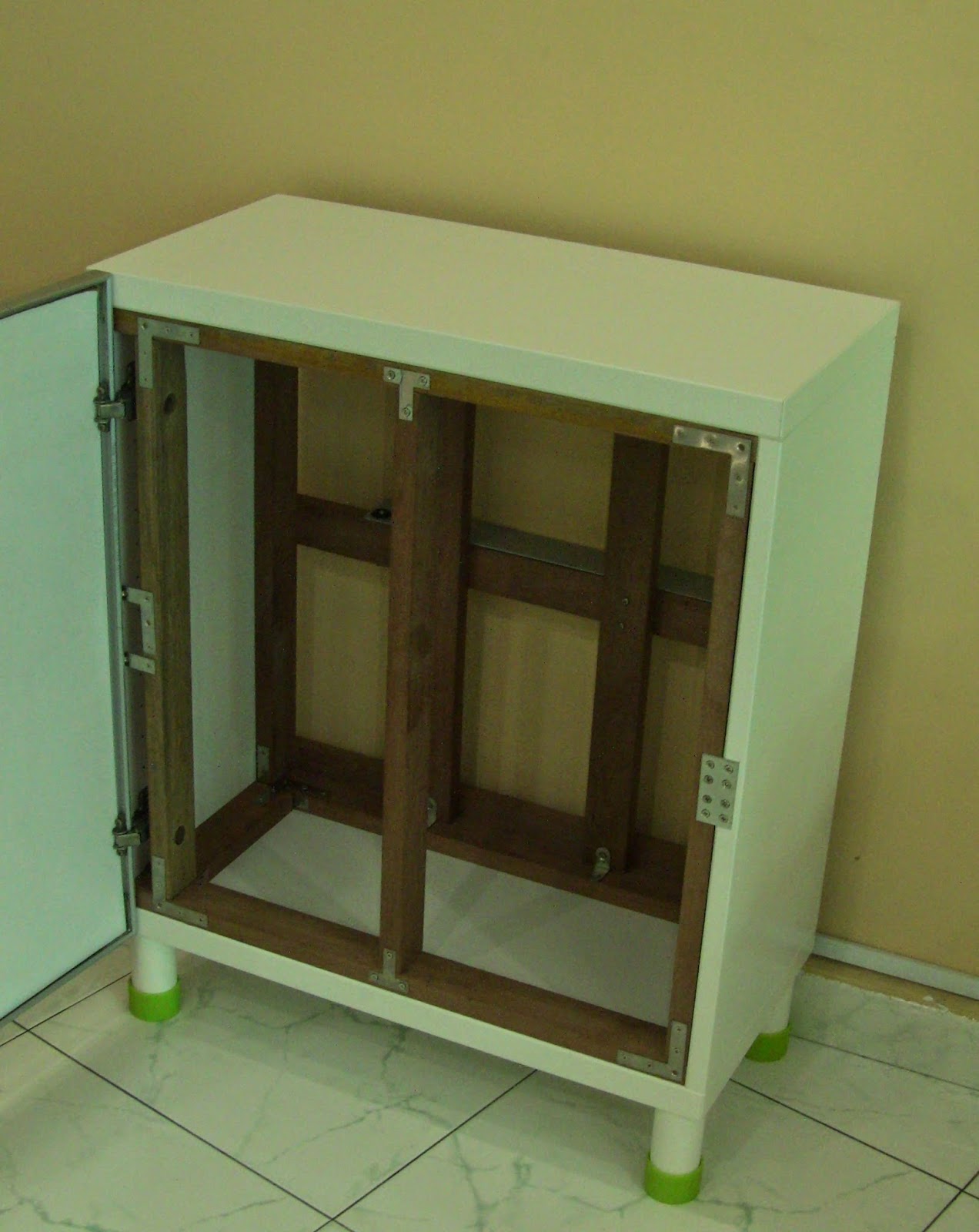 Absolute woodworking newbie needs help with reinforcing IKEA BESTA r