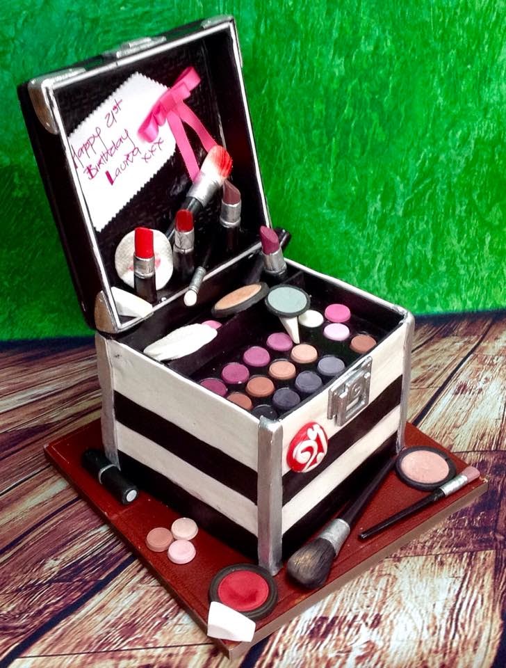 The Perfectionist Confectionist Laura Make Up Artist Case Cake