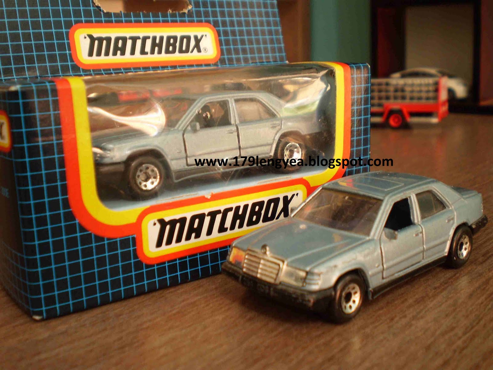 1/64 Diecast Toy Cars.... Matchbox MercedesBenz 300E (W124)