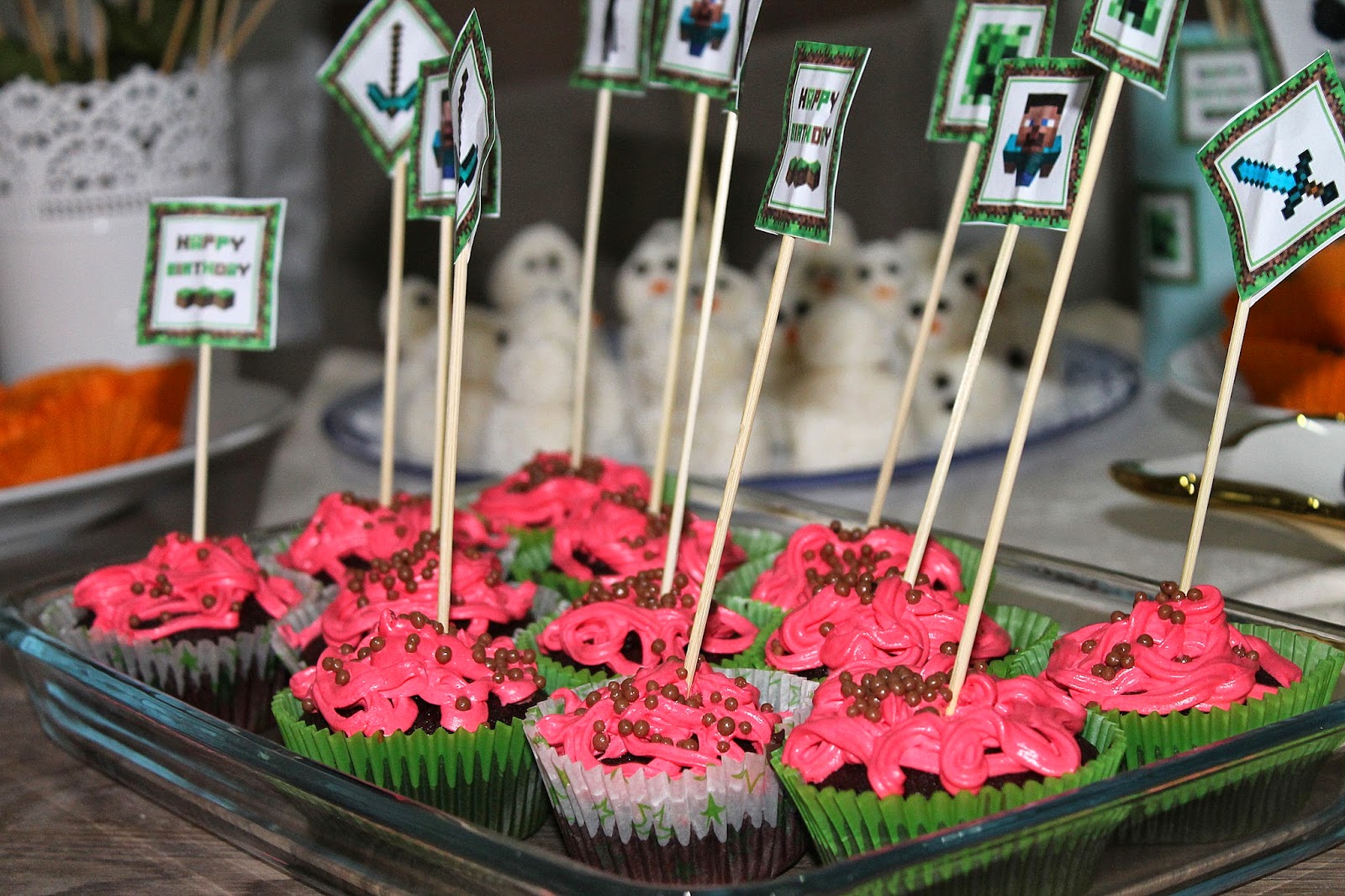 çikolatalı muffin kap kek doğum günü menüsü