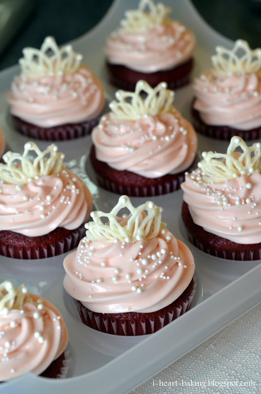 cupcakes_bridalShowerTiara_DSC_0785.JPG