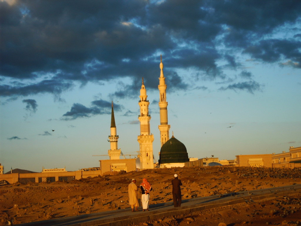 http://4.bp.blogspot.com/-l8ZXvEO-IAU/T1945N6RXSI/AAAAAAAAACI/rtbm-yM22ws/s1600/Old+Madina+Pictures+(7).jpg