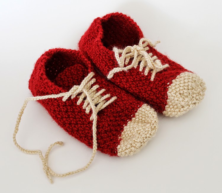 Artistic Life: Knitted Sneaker Slippers