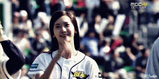 Yoona%20SNSD%20Baseball%20GIF%20(4).gif