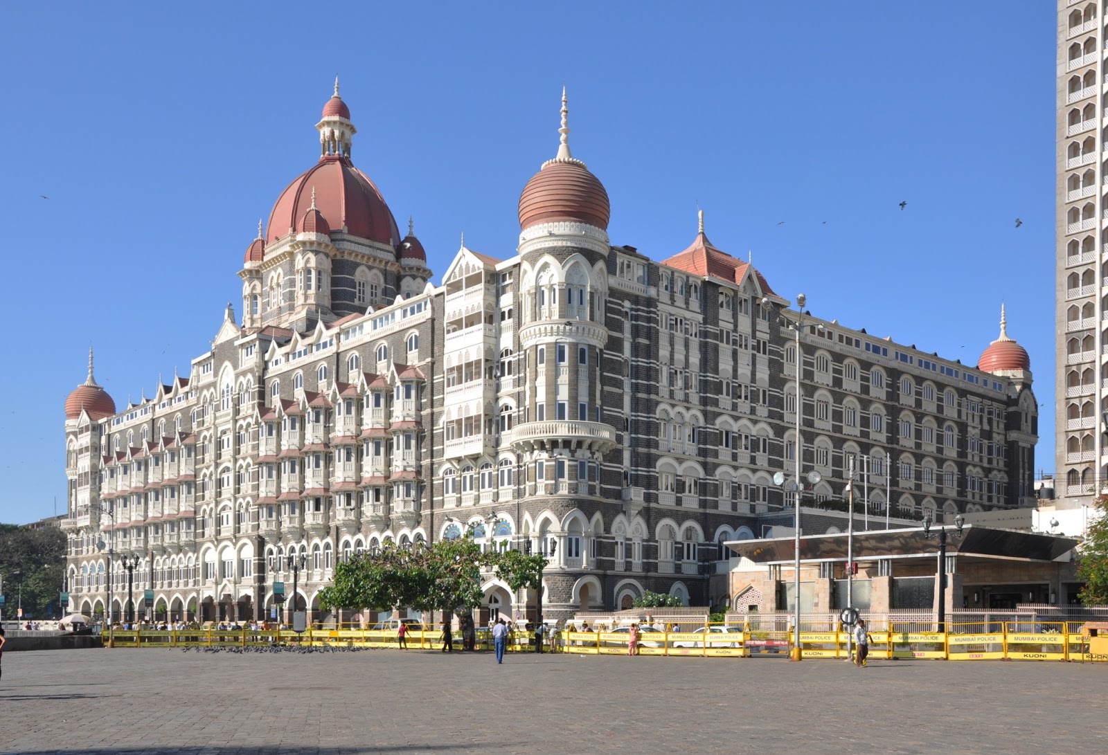 http://4.bp.blogspot.com/-lB-NmLSbjpk/UPvIz_ci2CI/AAAAAAAAHqY/Yi5rwpLC2SQ/s1600/Taj%20Mahal%20Palace%20Hotel%20hd%20wallpaper.jpg