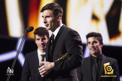 Messi saat pidato atas penghargaan penyerang terbaik