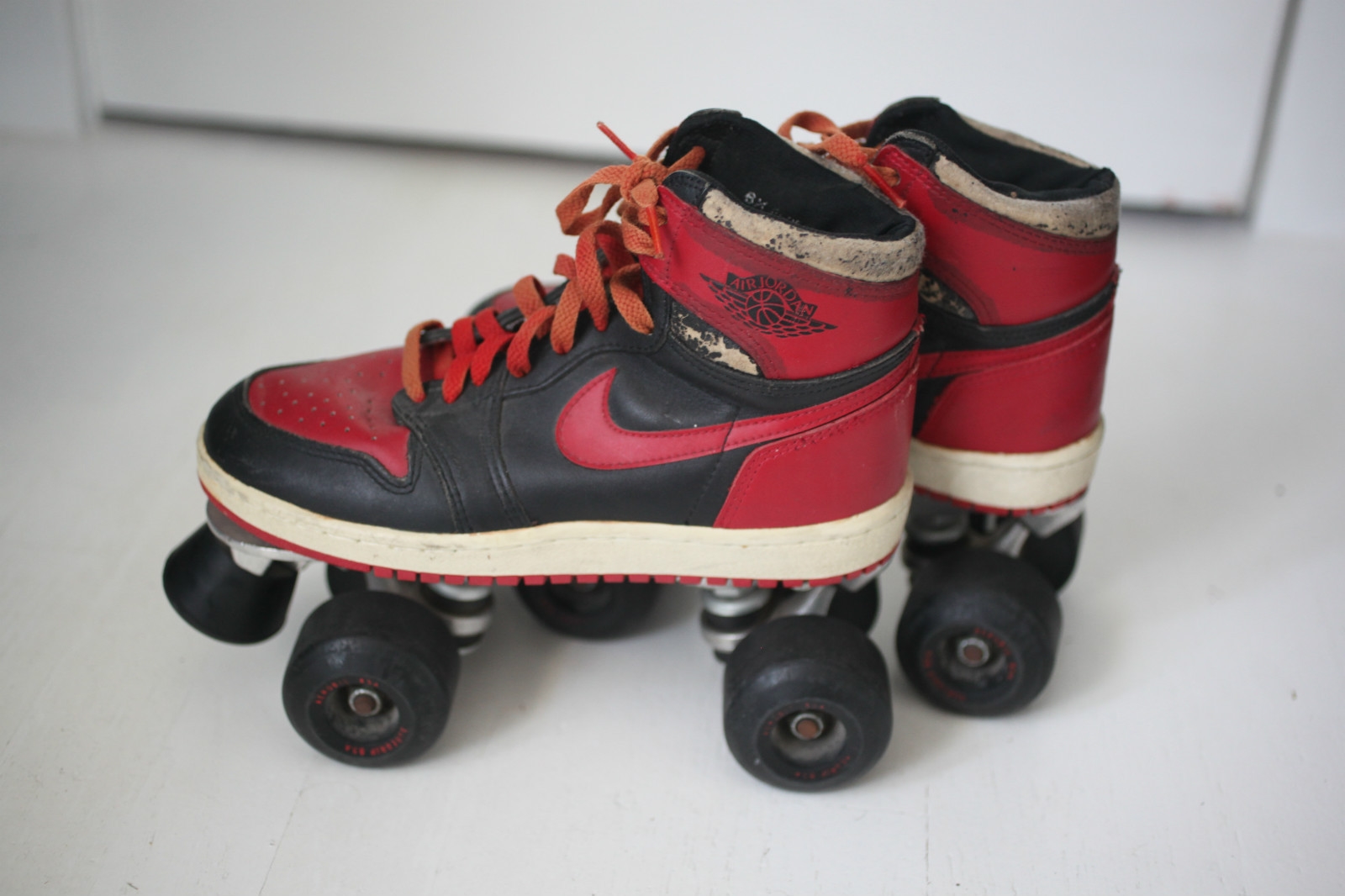 1985 AIR JORDAN BLACK/RED ROLLER SKATES