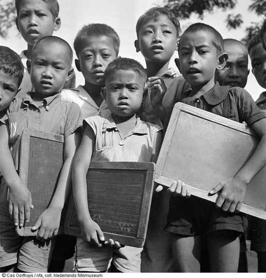 Ternyata Tahun 1944-an, Anak-anak Sd Udah Menggunakan Ipad !! [ www.BlogApaAja.com ]