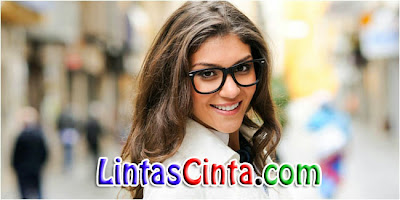 Tips Makeup untuk Wanita Berkacamata Tips Makeup untuk Wanita Berkacamata