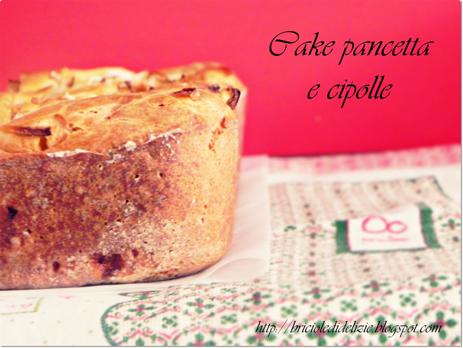 Briciole di delizie Cake salato con pancetta e cipolle