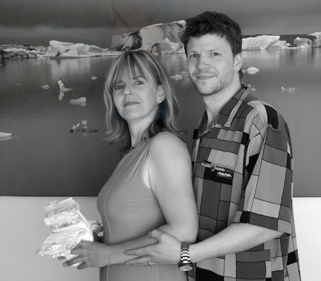 http://4.bp.blogspot.com/-lDgQysU30oc/ThxFZE9GSSI/AAAAAAAABrg/6WA0viAvBYM/s1600/Black_W_vegas.jpg