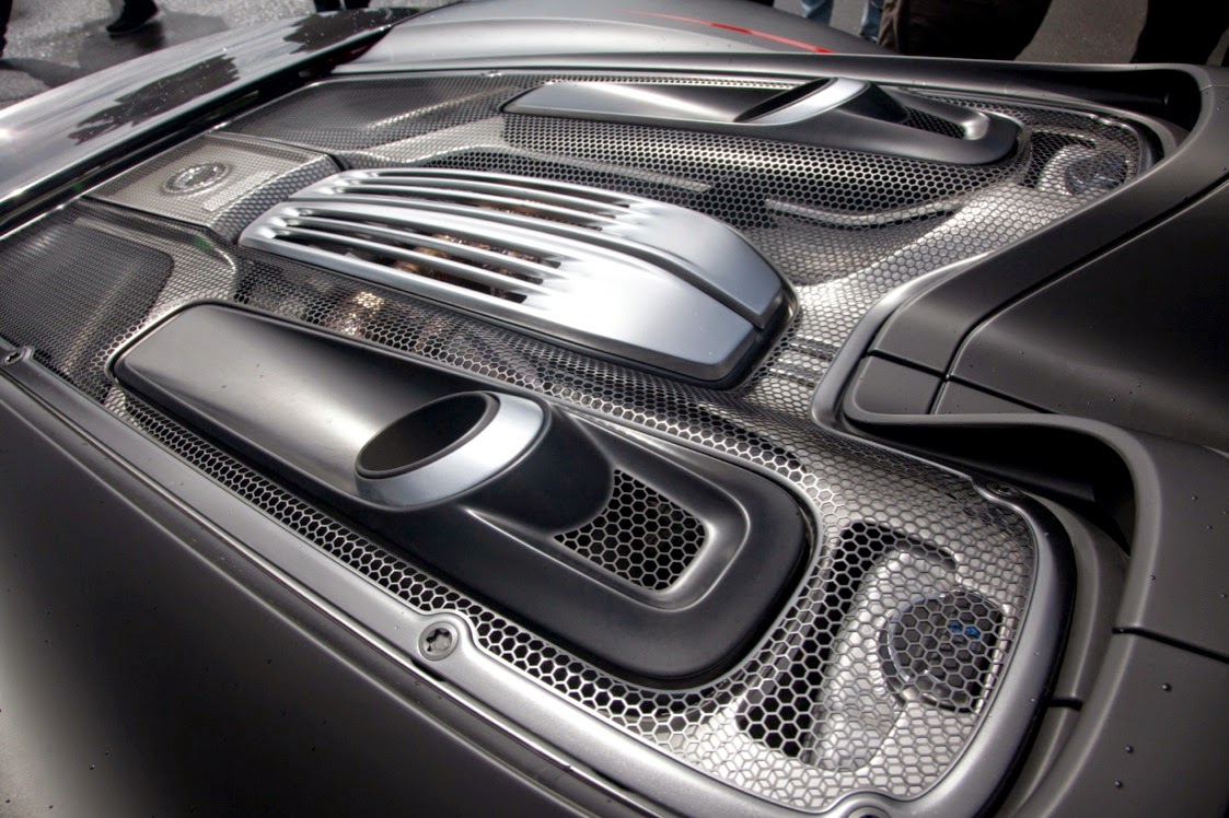 Watch The Porsche 918 Spyder Max Out At 218 Mph Carbuzz