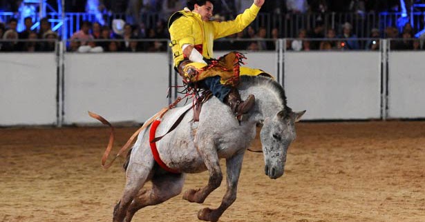 Cavalos Indomáveis - Rodeio em Cutiano Colorado 2018 