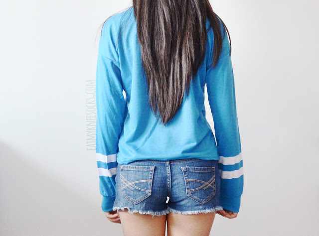 CrossWalk Fashion Review: Garfield Sweatshirt A cute, casual, Asian streetwear-inspired outfit featuring CrossWalk's printed Garfield long-sleeve sweatshirt and rhinestone-embellished denim shorts.