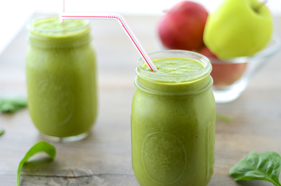 Clean Eating Healthy Life BASIL / GREEN APPLE SMOOTHIE