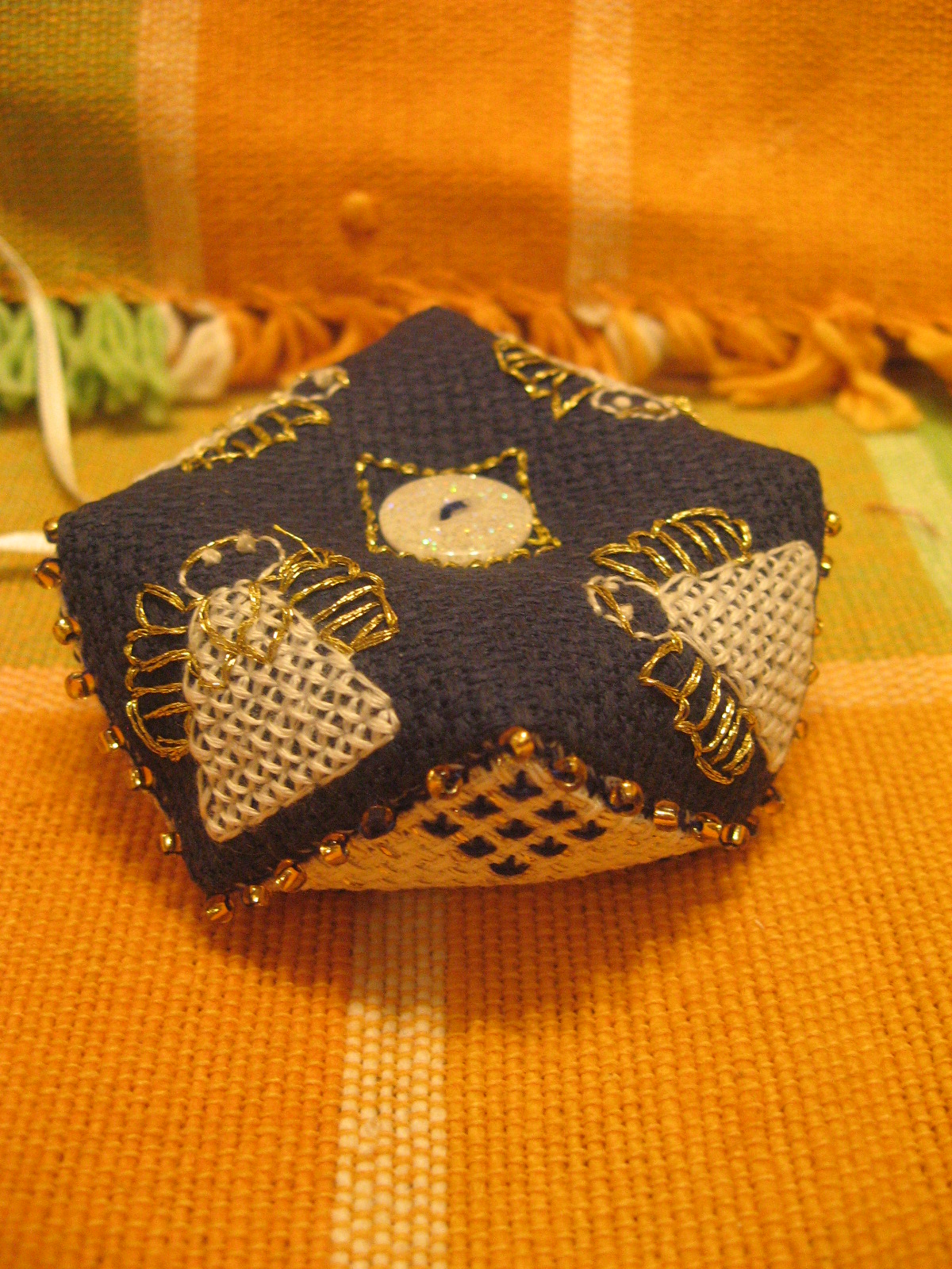 Speical 11ct cross stitch aida cloth  “Blue Heart”  pattern with locked edge