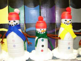 Snowmen made out of coffee creamer containers. Great project for