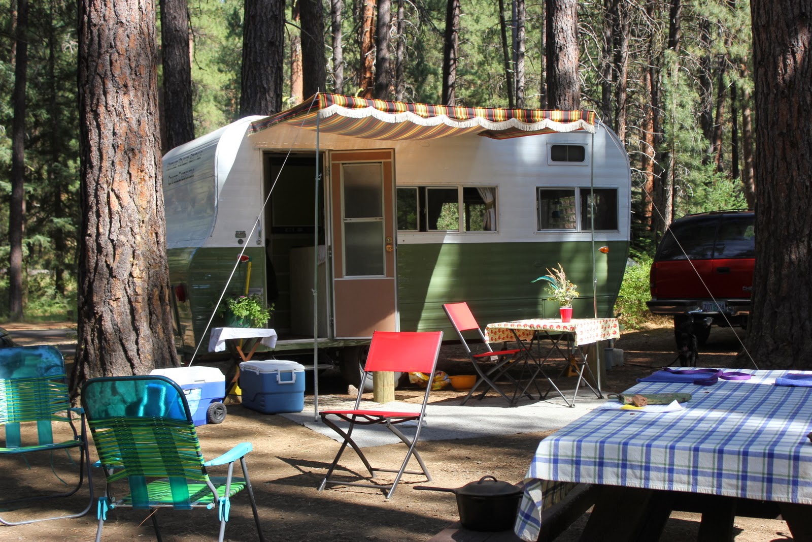 Cowgirl Cabins Trailer Rentals In Central Oregon Return To The