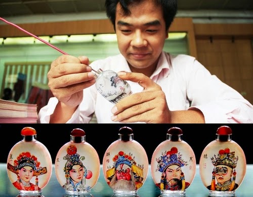 00-Liu Zhengyao-Snuff-Bottles-Painted-from-the-Neck-on-the-Inside-www-designstack-co