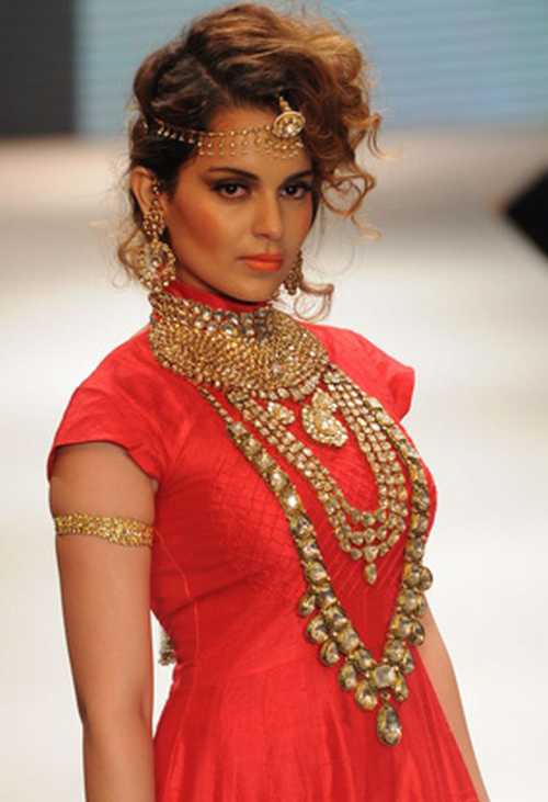 Model Showing Jewellery Fashion Show Picture ...