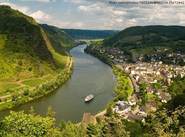 MOSELLE VALLEY - MOSELLE, SOUTH-WESTERN GERMANY MOSELLE VALLEY - MOSELLE, SOUTH-WESTERN GERMANY