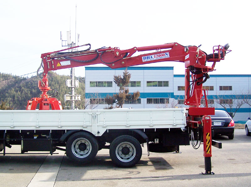 Korea Donghae hydraulic grab crane, truck mounted knuckle crane Alpha12000 Love Love the