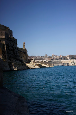 Foto Vista Vertical de Valleta desde Birgu o Victoriosa (Las Tres Ciudades) dfhoto Foto Vista Vertical de Valleta desde Birgu o Victoriosa (Las Tres Ciudades)