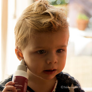 Liam met zijn nieuwe haarcoupe Mama met een blog