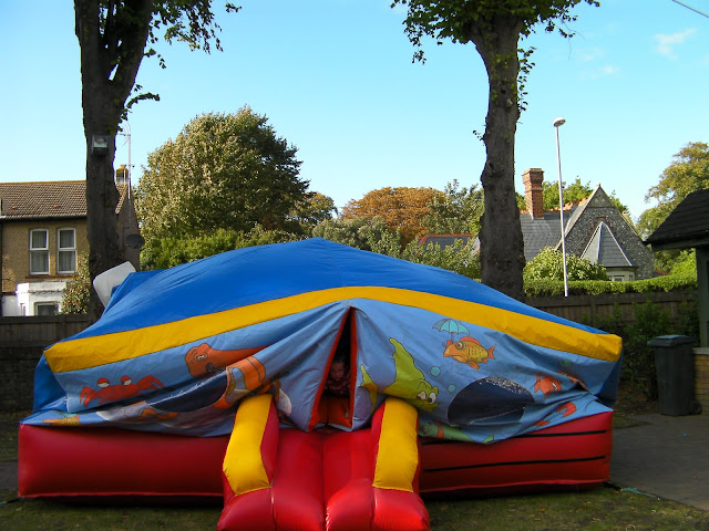 bouncy castle, low pressure