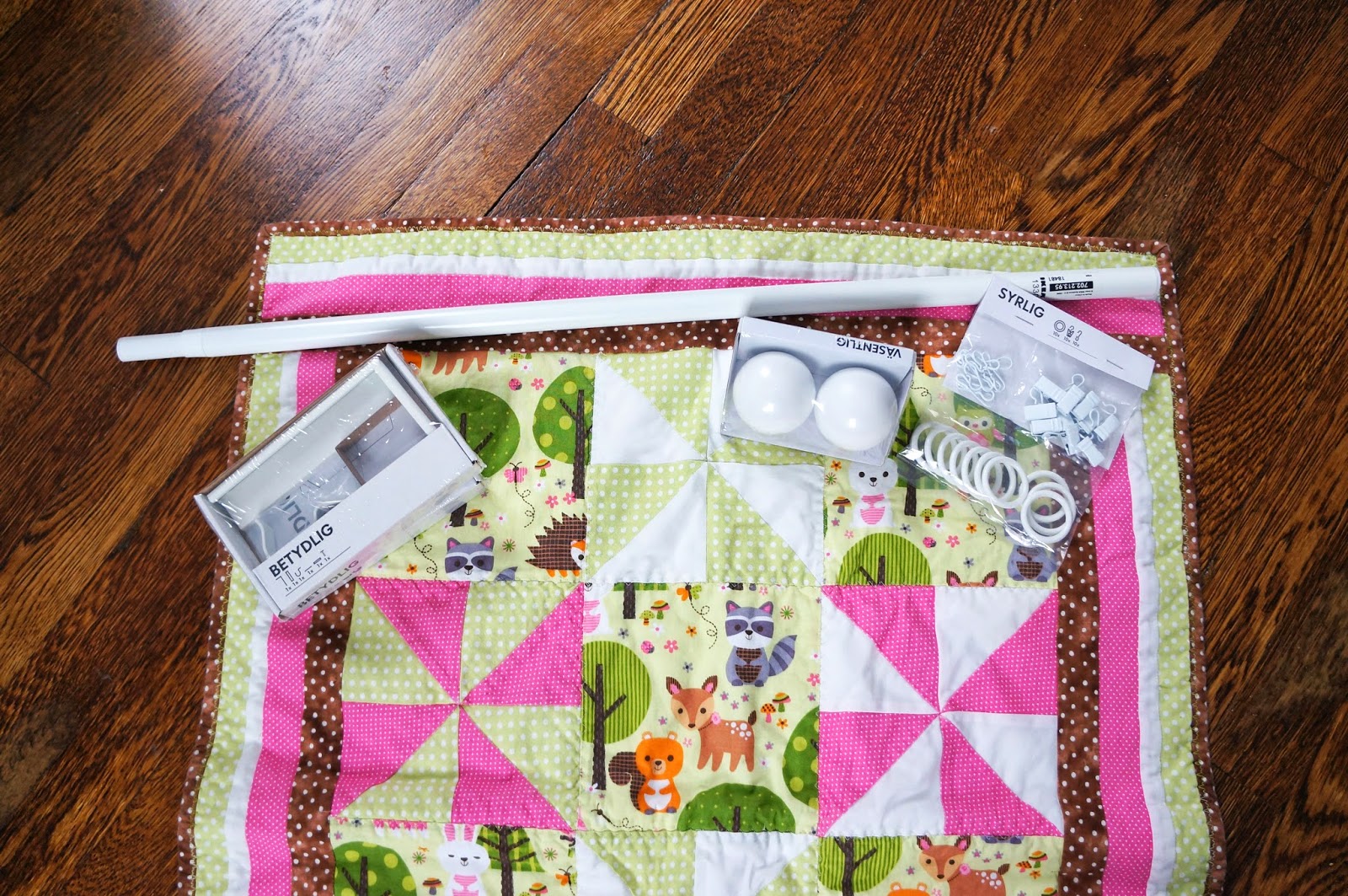 Hello Kelcey How To Modern Quilt Hanging