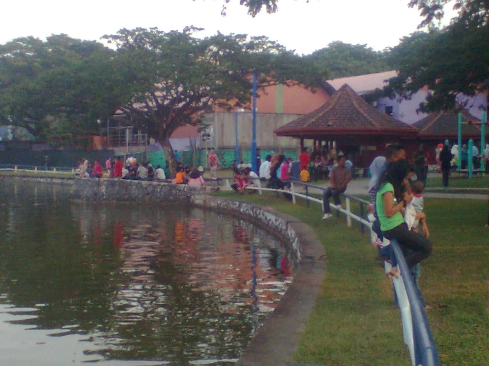 What's in the MIND is what I THOUGHT......: Suasana Di Taman Tasik Shah