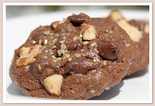 This 3-ingredient christmas swirl fudge recipe will add some color to Christmas Cookie Exchange Recipes - CafeMom