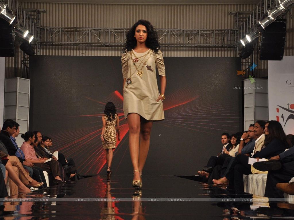 http://4.bp.blogspot.com/-lRCiraREAkw/Tk-w6PWCF6I/AAAAAAAAAaU/dv0gy6JLM1s/s1600/120501-models-walk-the-ramp-for-gitanjali-cyclothon-fashion-show-2011.jpg