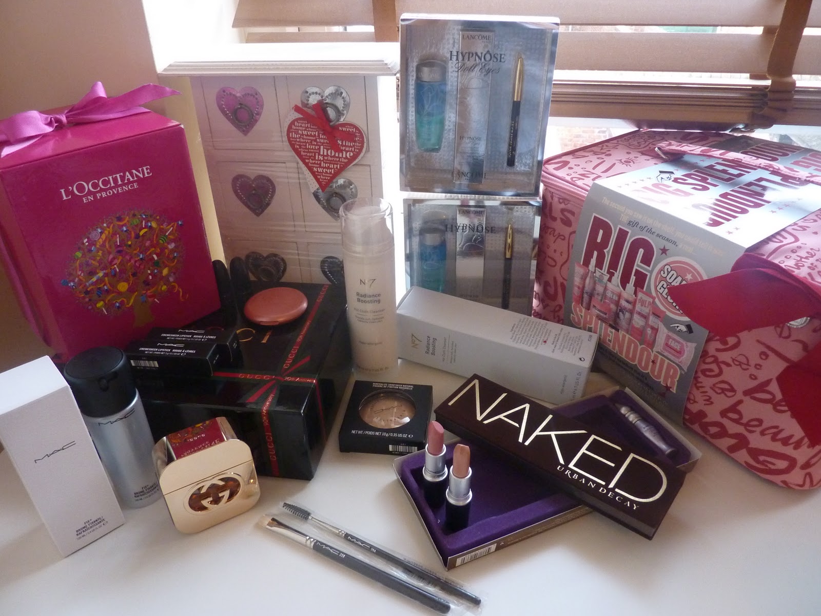 BEAUTY &amp; LE CHIC: December 2011