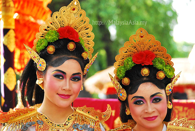 people and culture in malaysia
