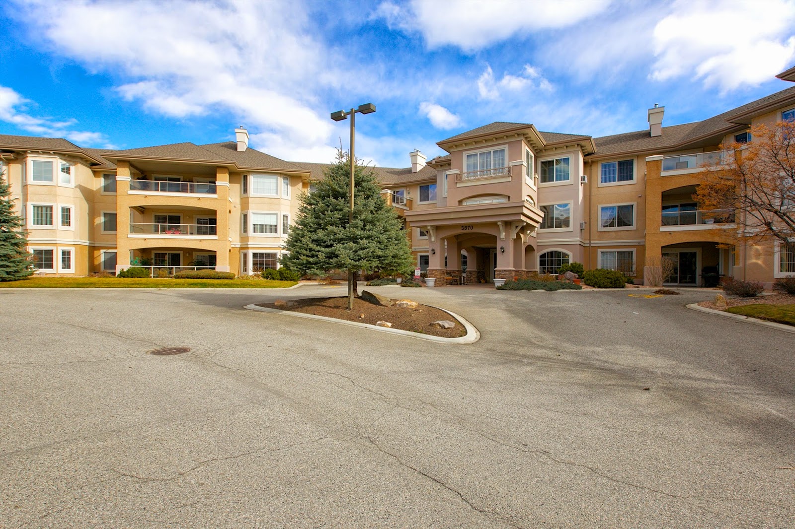 Real Estate West Kelowna REALTOR\u00ae: Just Listed! Immpressive Condo at Monticello, an Adult Complex