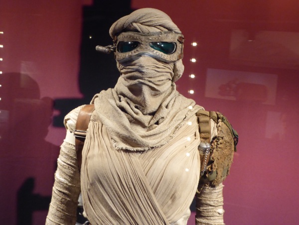 "Force Backs" from Ancient Relics - Page 2 Rey%2Bmask%2Bdetail%2BStar%2BWars%2Bforce%2Bawakens