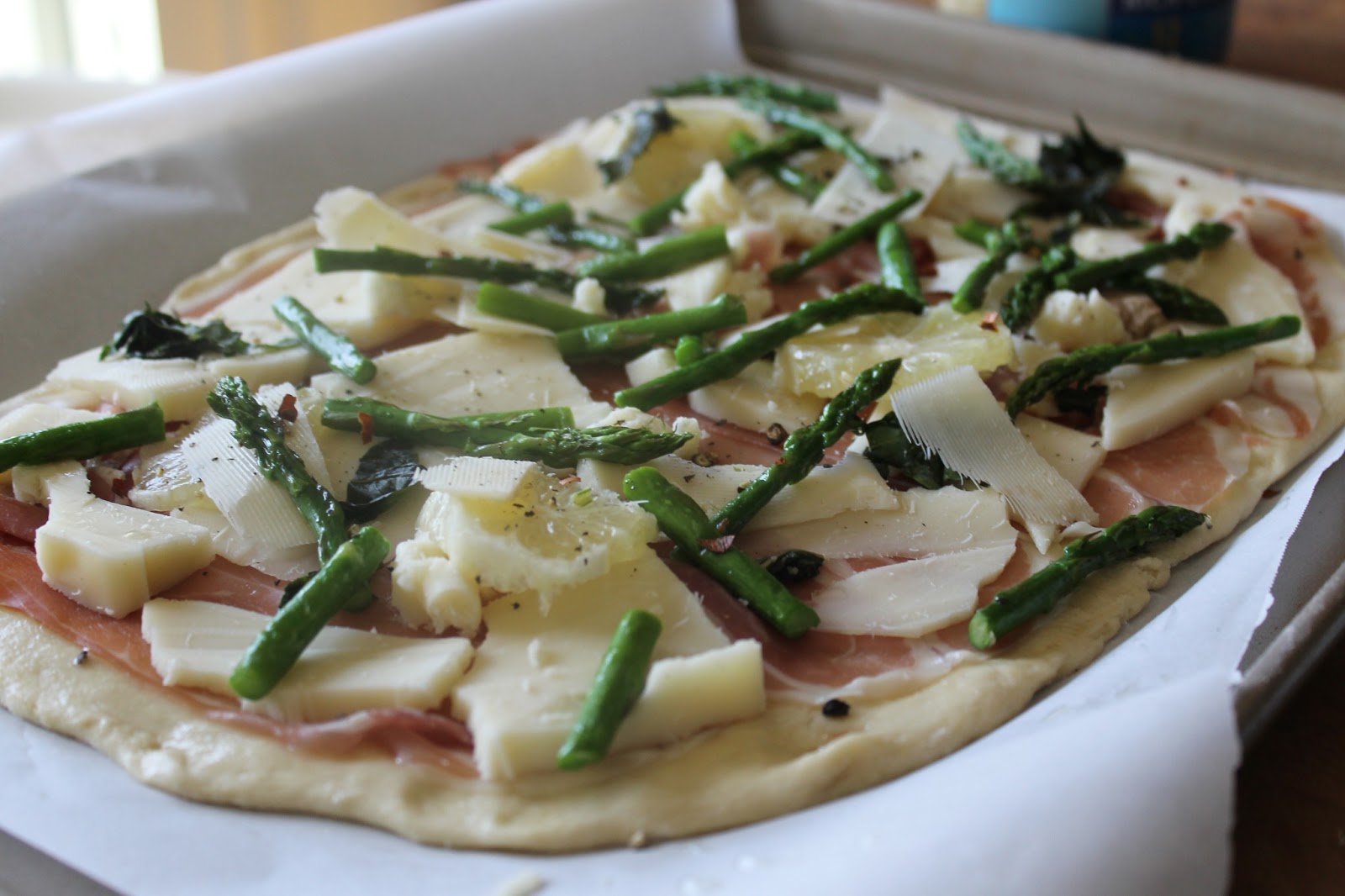 Sous Chef Baby Pizza with Prosciutto, Mozzarella, Asparagus and Lemon