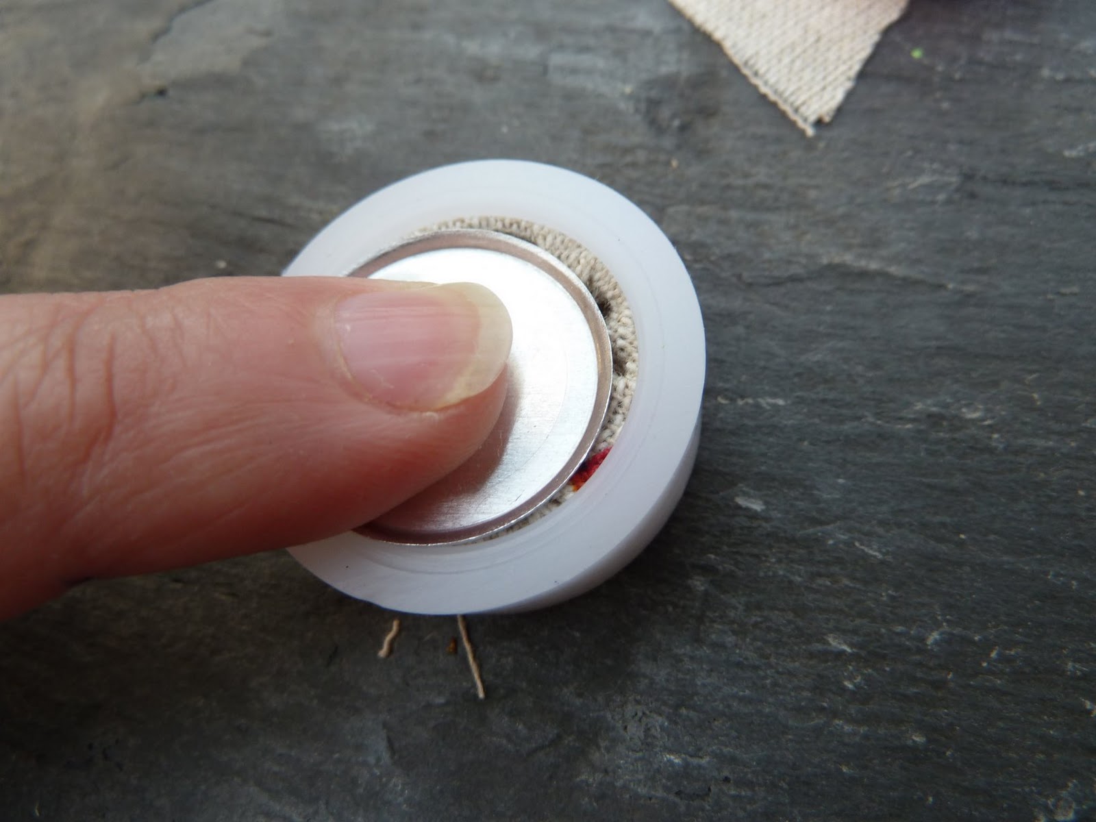 Jasmin Studio Crafts Make Your Own Buttons!