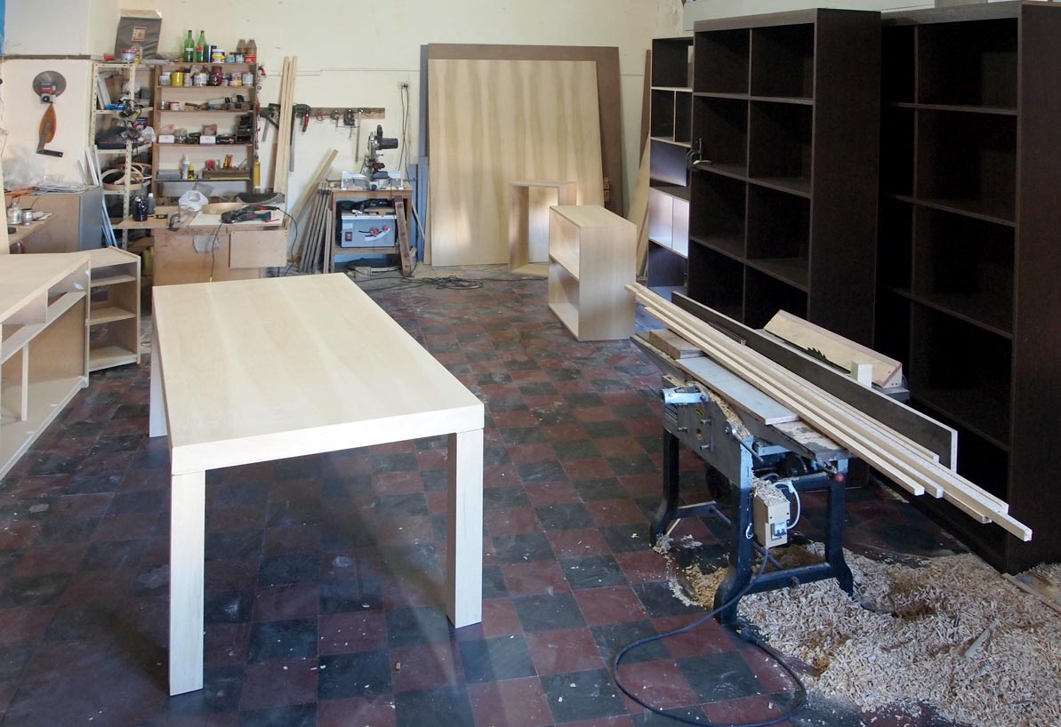 muebles a medida Mesa enchapada en Guatambú con patas macizas muebles a medida Mesa enchapada en Guatambú con patas macizas