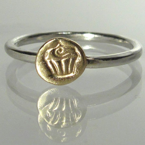 Cupcake Ring by GirlLovesGlitter
