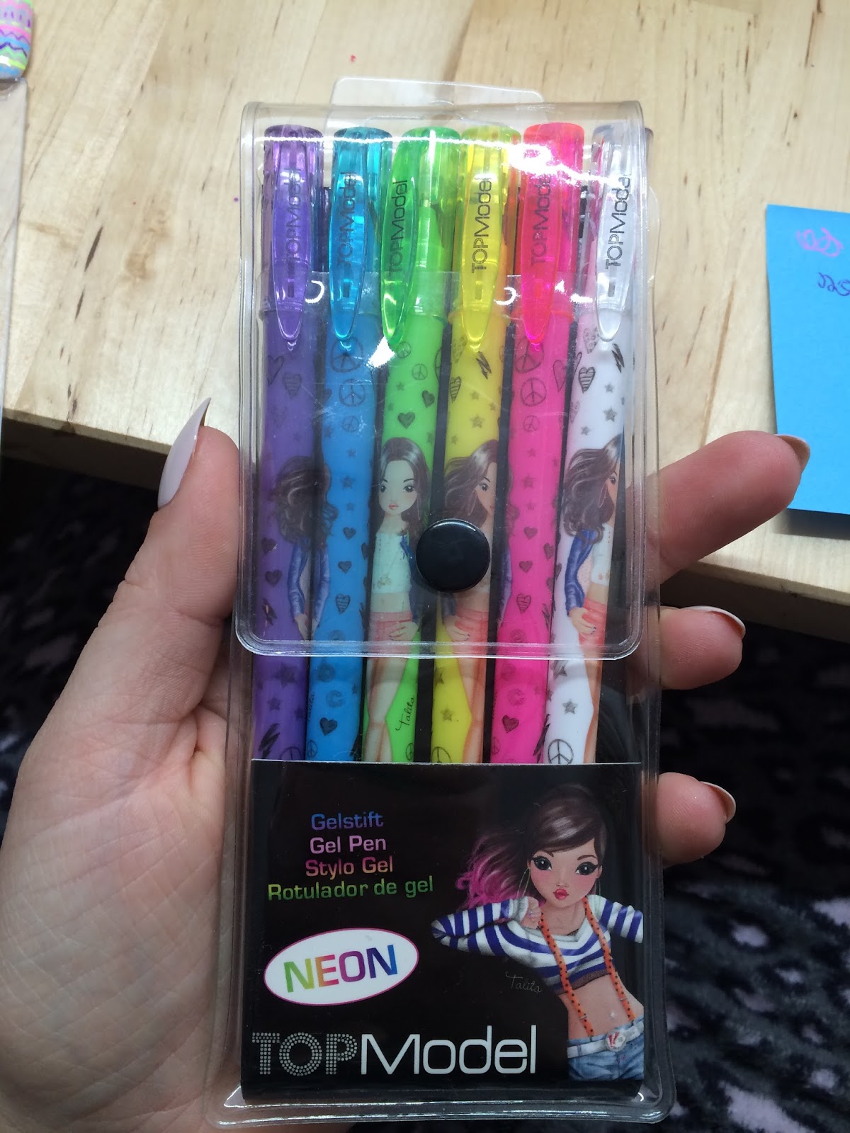 PiggieLuv Guest post by creatinails Easy nail art with gel pens!