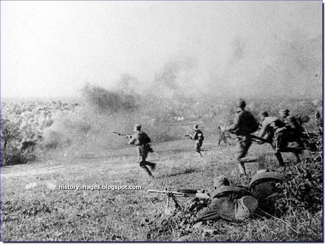 Soviet infantry  battle  Crimean village