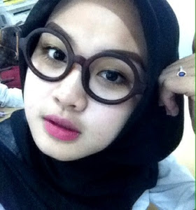 Foto Cewek Cantik Berjilbab Berkacamata Foto Cewek Cantik Berjilbab Berkacamata