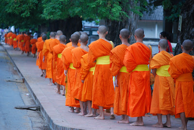 (Laos) - Alms ceremony, Luang Prabang