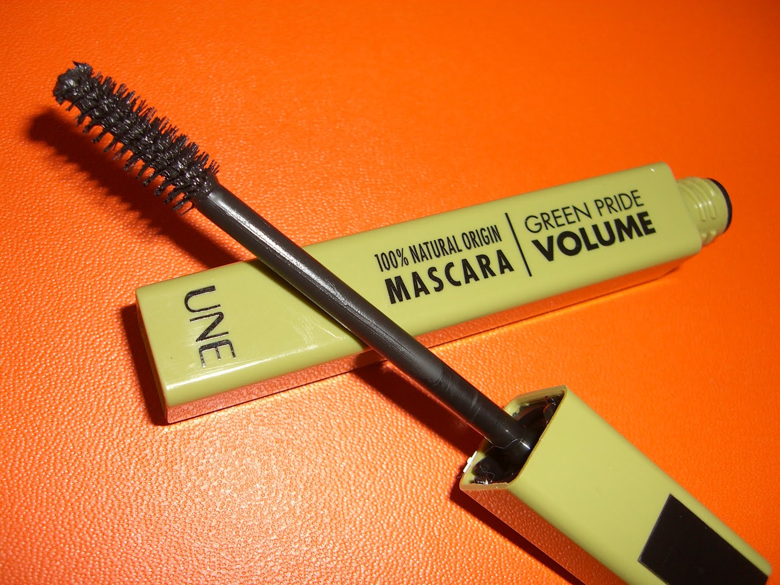 Belle et buzz Mascara Volume Green Pride, Une