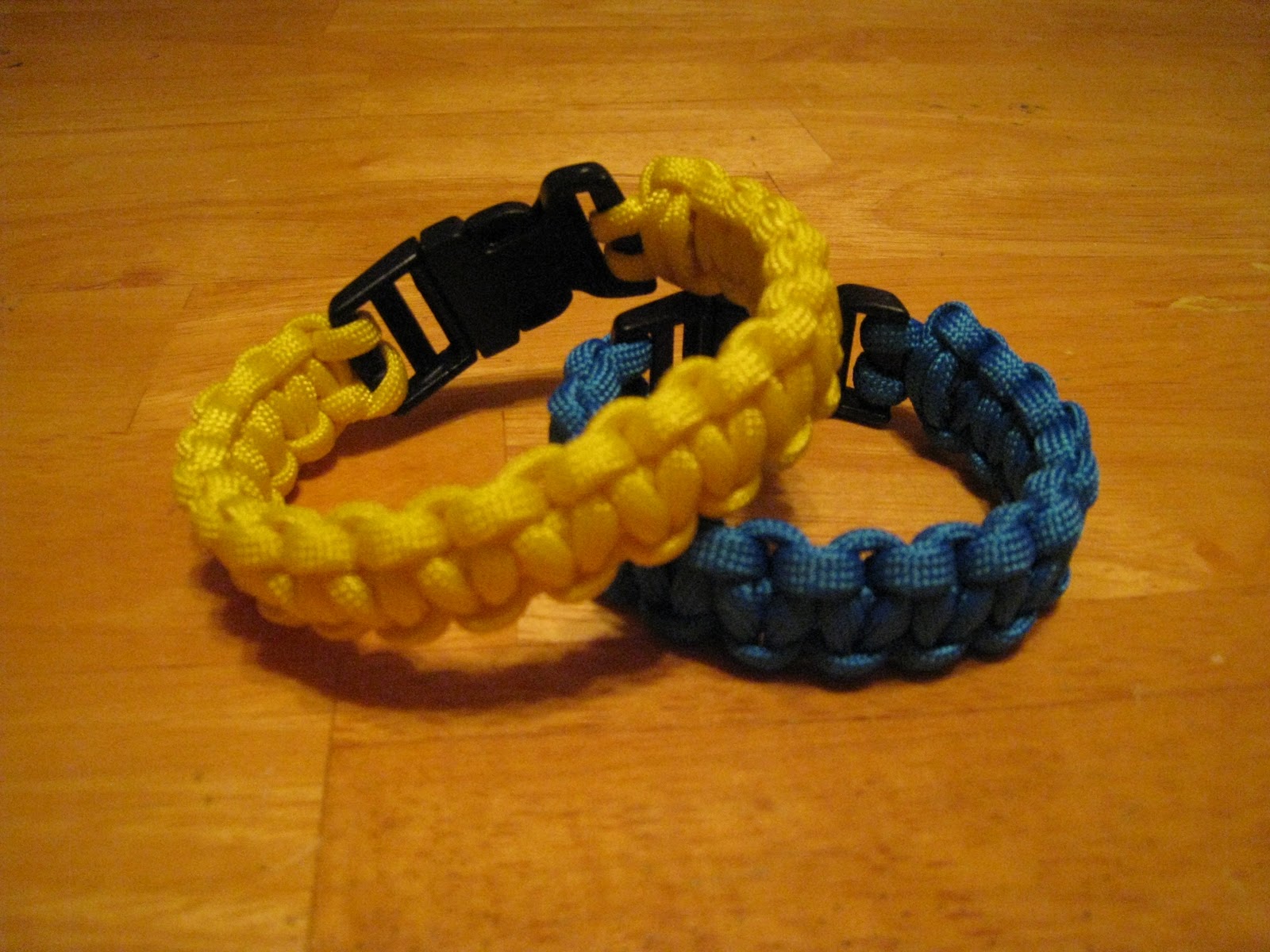 Crafts 4 Camp Paracord Survival Bracelet