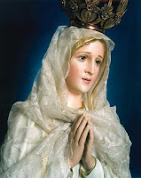 O poder da Ave Maria Ave Maria cheia de graça, o Senhor é convosco, bendita sois Vós entre as mulheres, e bendito é o fruto do vosso ventre, Jesus. Santa Maria, Mãe de Deus, rogai por nós pecadores, agora e na hora da nossa morte. Amém.